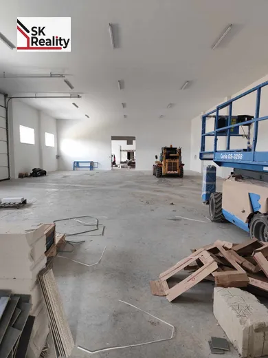 Na prenájom komerčné, 150 m², Komárno