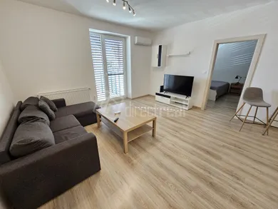 Na prenájom 2-izbový byt, 49 m², Galanta, Karola Duchoňa