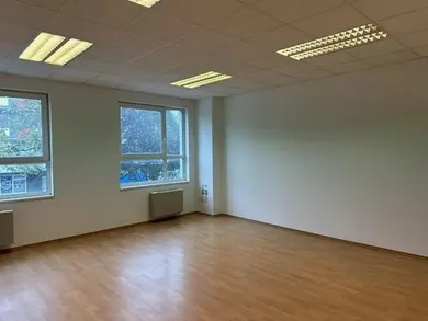 Komerčné priestory na prenájom, Bratislava-Petržalka · €9