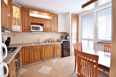 Na prenájom 4-izbový byt, 89 m², Bratislava-Karlova Ves, Beniakova
