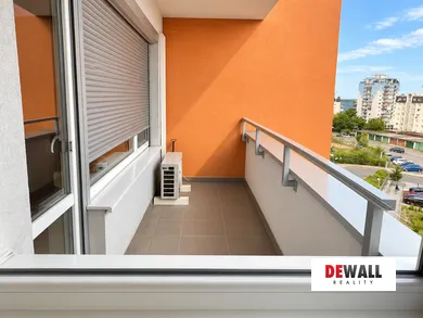 Na prenájom 2-izbový byt, 56 m², Bratislava-Rača, Kadnárova