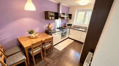 Na prenájom 2-izbový byt, 54 m², Bratislava-Rača, Kadnárova