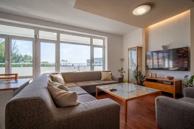 Byty na prenájom 3-izbový, Bratislava-Nové Mesto · €1 290