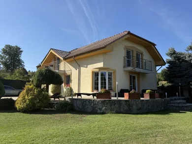 Eladó házak, 5-szobás, Zlaté Moravce · €317 000