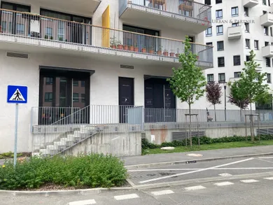 Na prenájom komerčné, 55 m², Bratislava-Ružinov, Jarabinková