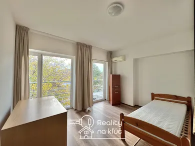Na prenájom 3-izbový byt, 56 m², Nové Zámky, Bernolákovo námestie