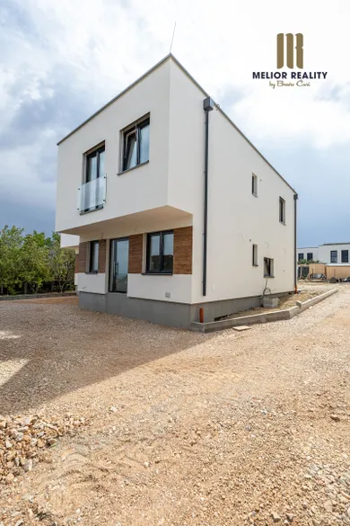 Domy na predaj 5-izbový, Košice-Pereš · €499 000