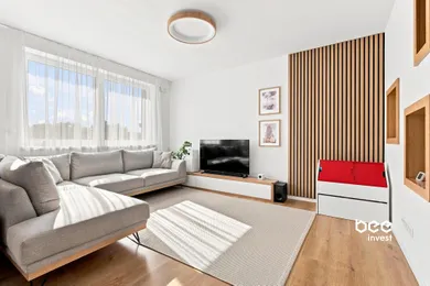 Na prenájom 3-izbový byt, 80 m², Bratislava-Nové Mesto, Ďumbierska