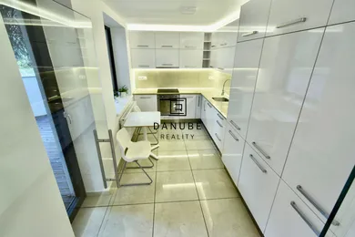 Na prenájom 4-izbový dom, 180 m², Bratislava-Staré Mesto, Mudroňova