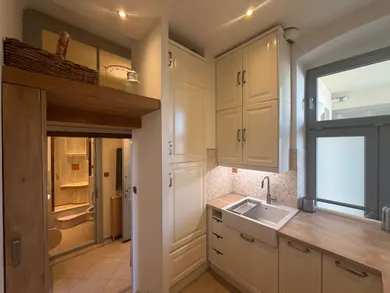 Na prenájom 2-izbový byt, 72 m², Bratislava-Staré Mesto, Leškova