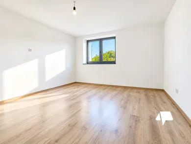 Na predaj 4-izbový dom, 130 m², Vlčany