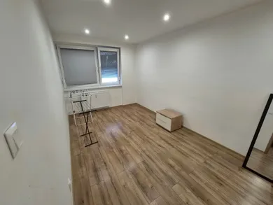 Na prenájom 3-izbový byt, 68 m², Komárno, Mederčská ul.