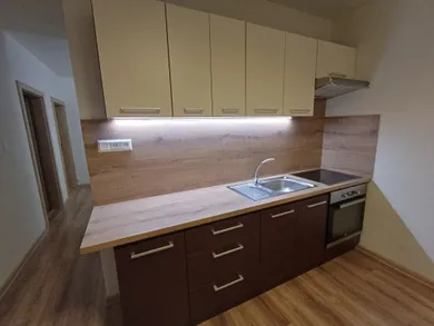 Квартиры в аренду, 2-комнатные, Holíč · €550