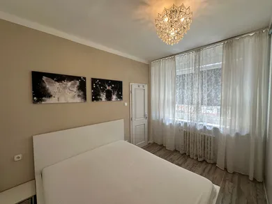 Na prenájom 2-izbový byt, 48 m², Bratislava-Staré Mesto, Krížna