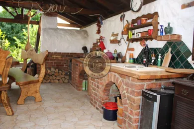 Na predaj 6-izbový dom, 350 m², Rajka