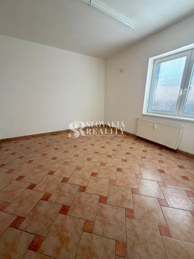 Na prenájom objekt, 17 m², Nitra, Novozámocká