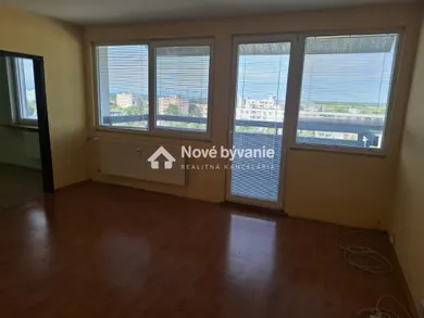 Квартиры на продажу, 3-комнатные, Trebišov · €97 750