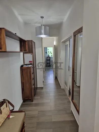 Na prenájom 3-izbový byt, 74 m², Bratislava-Staré Mesto, Blumentálska