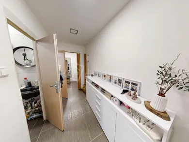Na predaj 3-izbový byt, 61 m², Lučenec, Námestie republiky