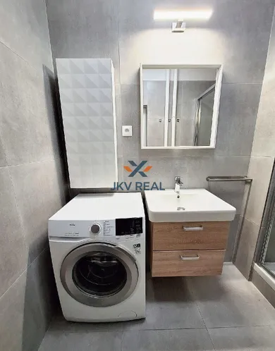 Na prenájom 3-izbový byt, 75 m², Bratislava-Nové Mesto, Sibírska