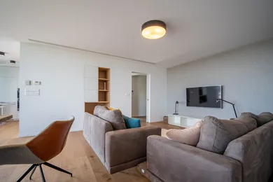 Na prenájom 3-izbový byt, 95 m², Bratislava-Staré Mesto