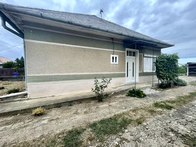 Na predaj 4-izbový dom, 120 m², Svodín