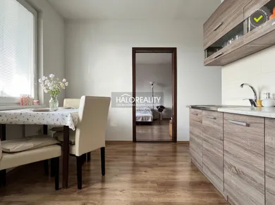 Mieszkania na sprzedaż, 2-pokojowe, Levice · €105 900