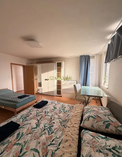 Na predaj 4-izbový byt, 95 m², Bratislava-Nové Mesto, Nová Rožňavská