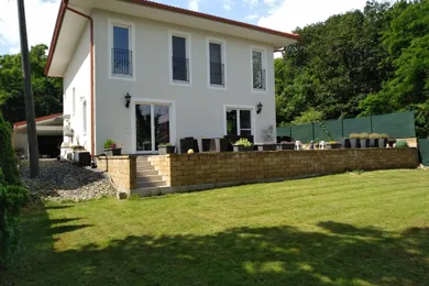 Na prenájom 5-izbový dom, 200 m², Bratislava-Nové Mesto, Pekná cesta