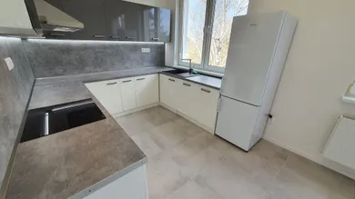Mieszkania na wynajem, 3-pokojowe, Nové Zámky · €770