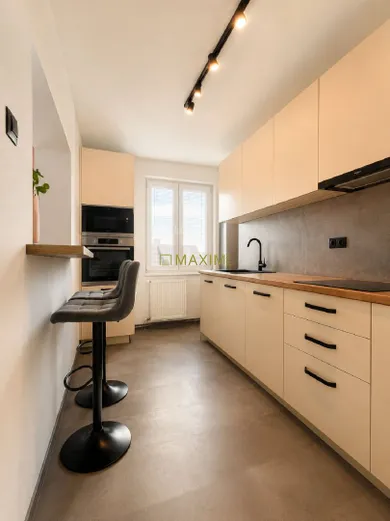 Na predaj 4-izbový byt, 80 m², Sekule