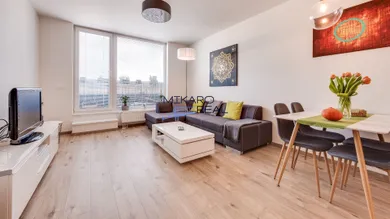 Na predaj 2-izbový byt, 65 m², Bratislava-Petržalka, Béžová