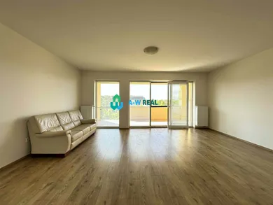 Na predaj 3-izbový byt, 93 m², Dunajská Streda