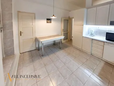 Na predaj 2-izbový byt, 90 m², Bratislava-Staré Mesto, Mariánska