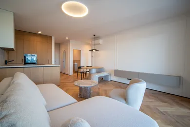 Квартири в оренду, 3-кімнатні, Bratislava-Nové Mesto · €2 000