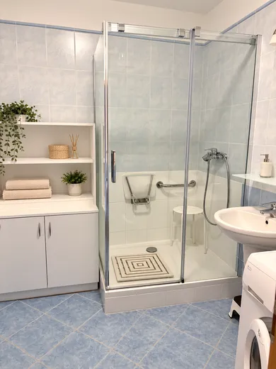 Na predaj 2-izbový byt, 70 m², Bratislava-Karlova Ves