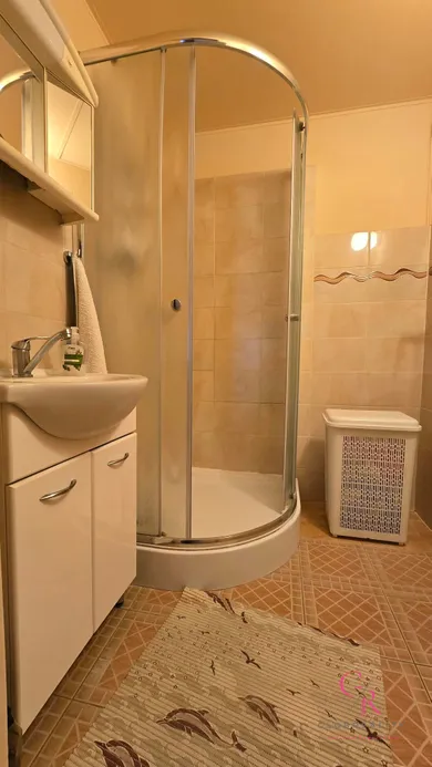Na predaj 3-izbový byt, 72 m², Želiezovce, Mierová