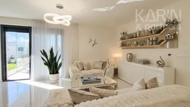 Na predaj 3-izbový dom, 180 m², Nesvady
