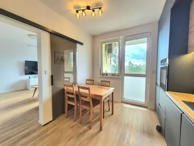 Na prenájom 3-izbový byt, 81 m², Bratislava-Ružinov, Seberíniho