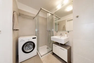 Na predaj 1-izbový byt, 25 m², Bratislava-Petržalka, Žltá