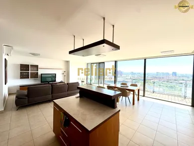 Byty na prenájom 4-izbový, Bratislava-Nové Mesto · €1 900