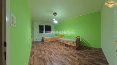 Na predaj 2-izbový byt, 67 m², Levice, Mochovská ul.