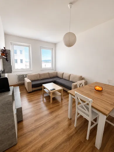 Na prenájom 2-izbový byt, 45 m², Rohožník, Školské Námestie