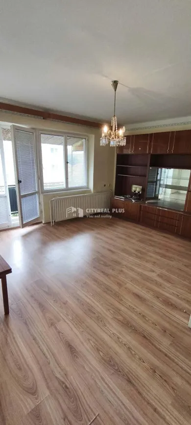 Na predaj 3-izbový byt, 64 m², Hurbanovo