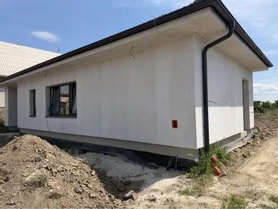 Na predaj 4-izbový dom, 140 m², Zavar