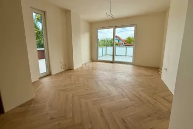 Na predaj 3-izbový byt, 74 m², Ivanka pri Dunaji, Okružná