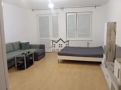 Na prenájom 1-izbový byt, 40 m², Bratislava-Petržalka, Vyšehradská