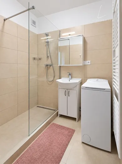 Na prenájom 3-izbový byt, 62 m², Bratislava-Nové Mesto, Račianska