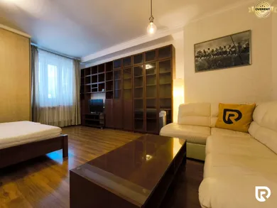 Na prenájom 1-izbový byt, 40 m², Bratislava-Ružinov, Prievozská