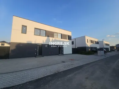 Domy na sprzedaż, 4-pokojowe, Rovinka · €309 900
